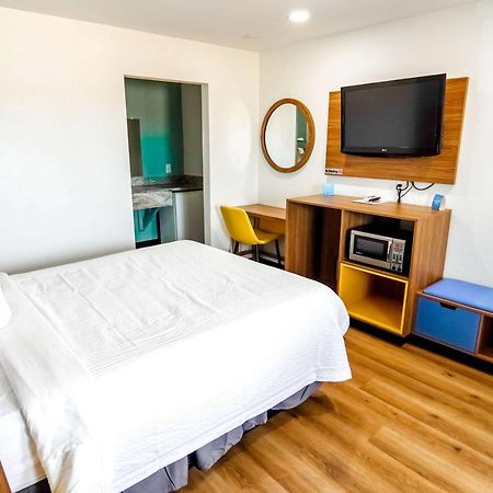 Beyond Stay Hotel Victorville Downtown מראה חיצוני תמונה