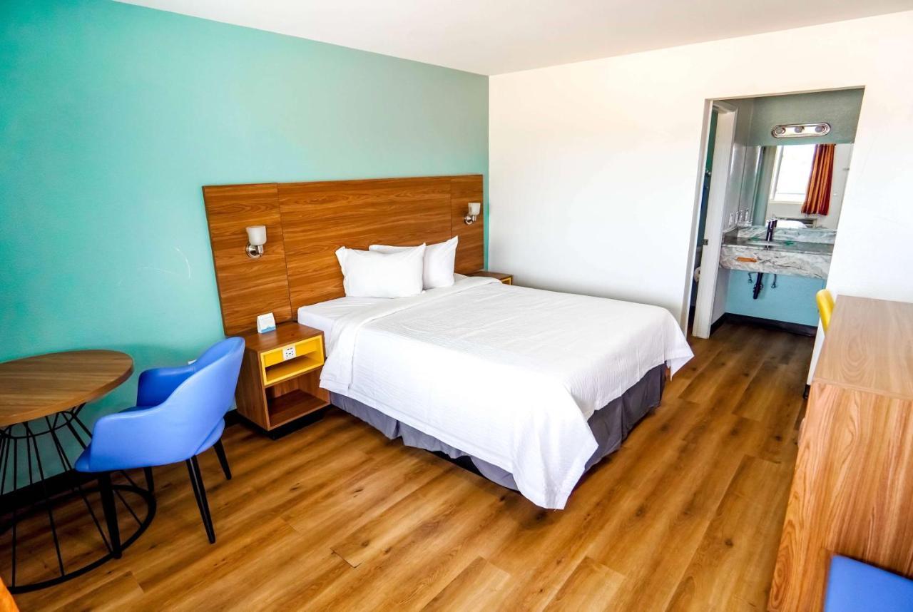 Beyond Stay Hotel Victorville Downtown מראה חיצוני תמונה
