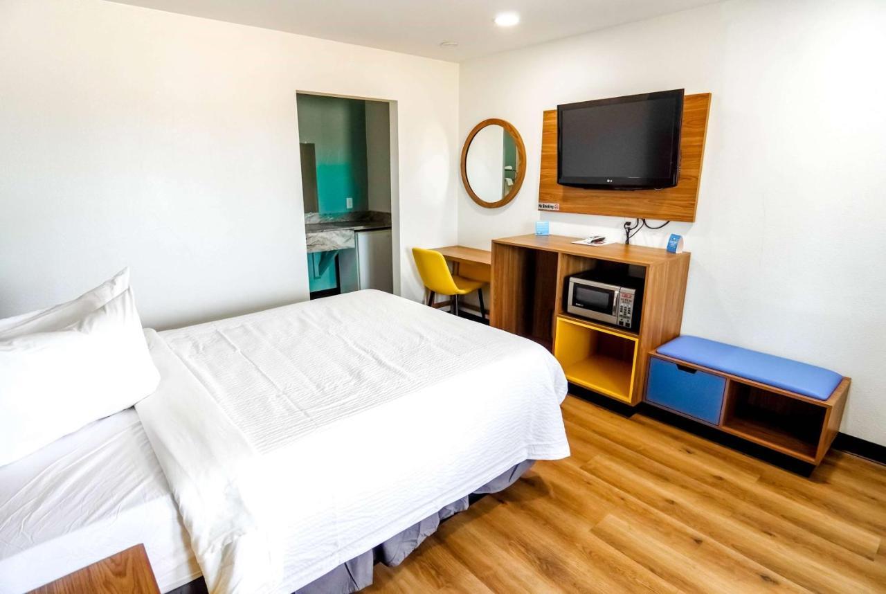 Beyond Stay Hotel Victorville Downtown מראה חיצוני תמונה