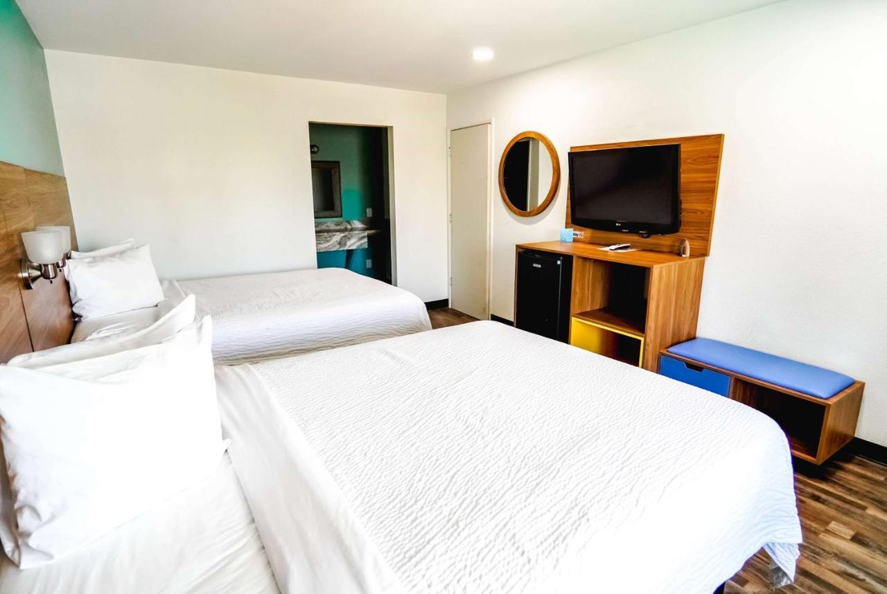 Beyond Stay Hotel Victorville Downtown מראה חיצוני תמונה