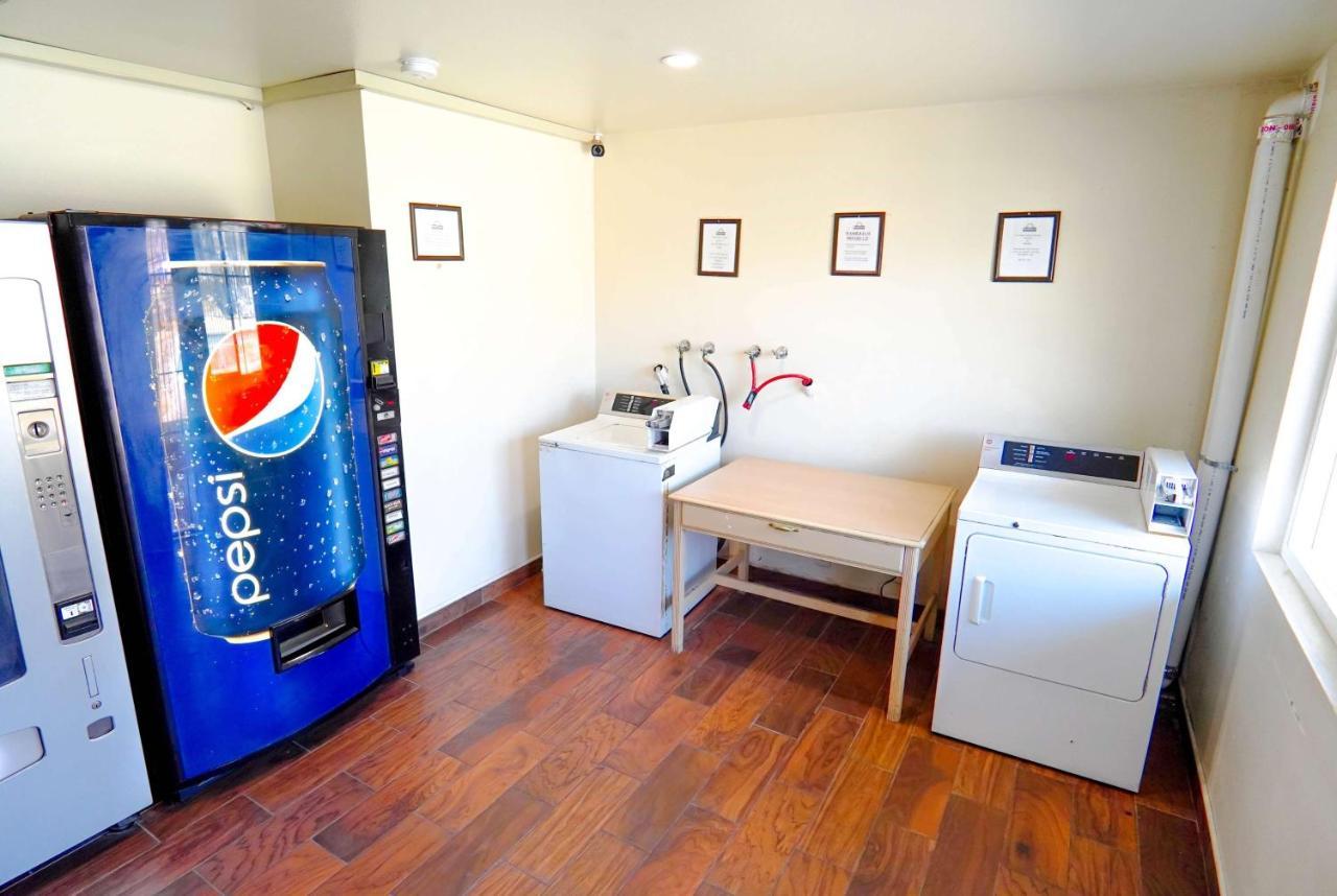 Beyond Stay Hotel Victorville Downtown מראה חיצוני תמונה